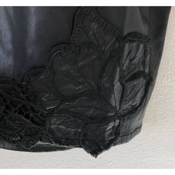 Forever 21 Black Faux Leather Floral Embroidered Hem Skirt Women Plus Size 14 - Picture 4 of 9